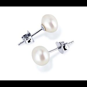 Medium Size fresh water white Pearl Ear Rings
